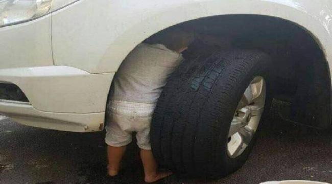 Bahaya! Ini Alasan Saat Parkir Mobil Ban Harus Lurus